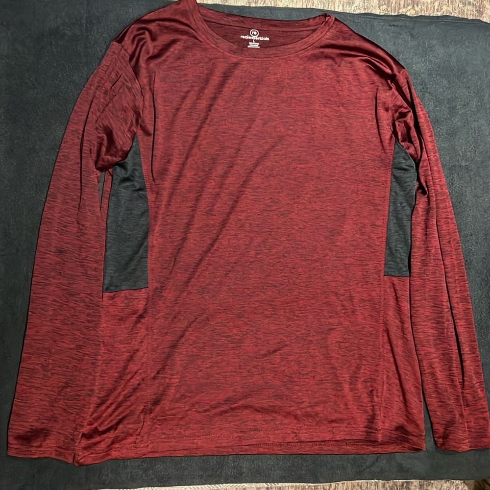 Men’s long sleeve tee. Great for working out. Gently worn.
